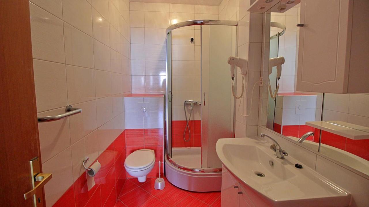 Apartments Iko أوميس المظهر الخارجي الصورة
